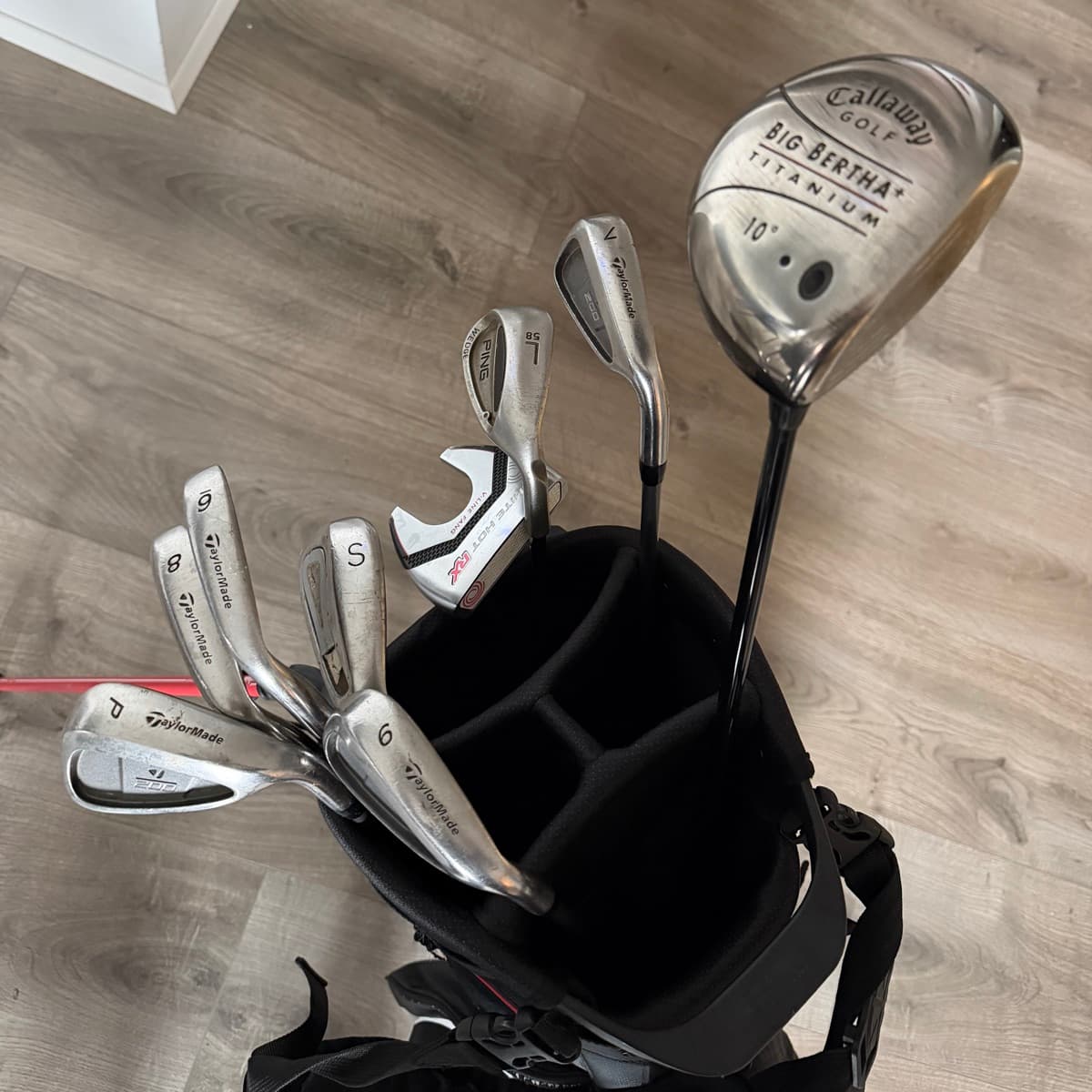 Golfsett með Titleist standpoka
