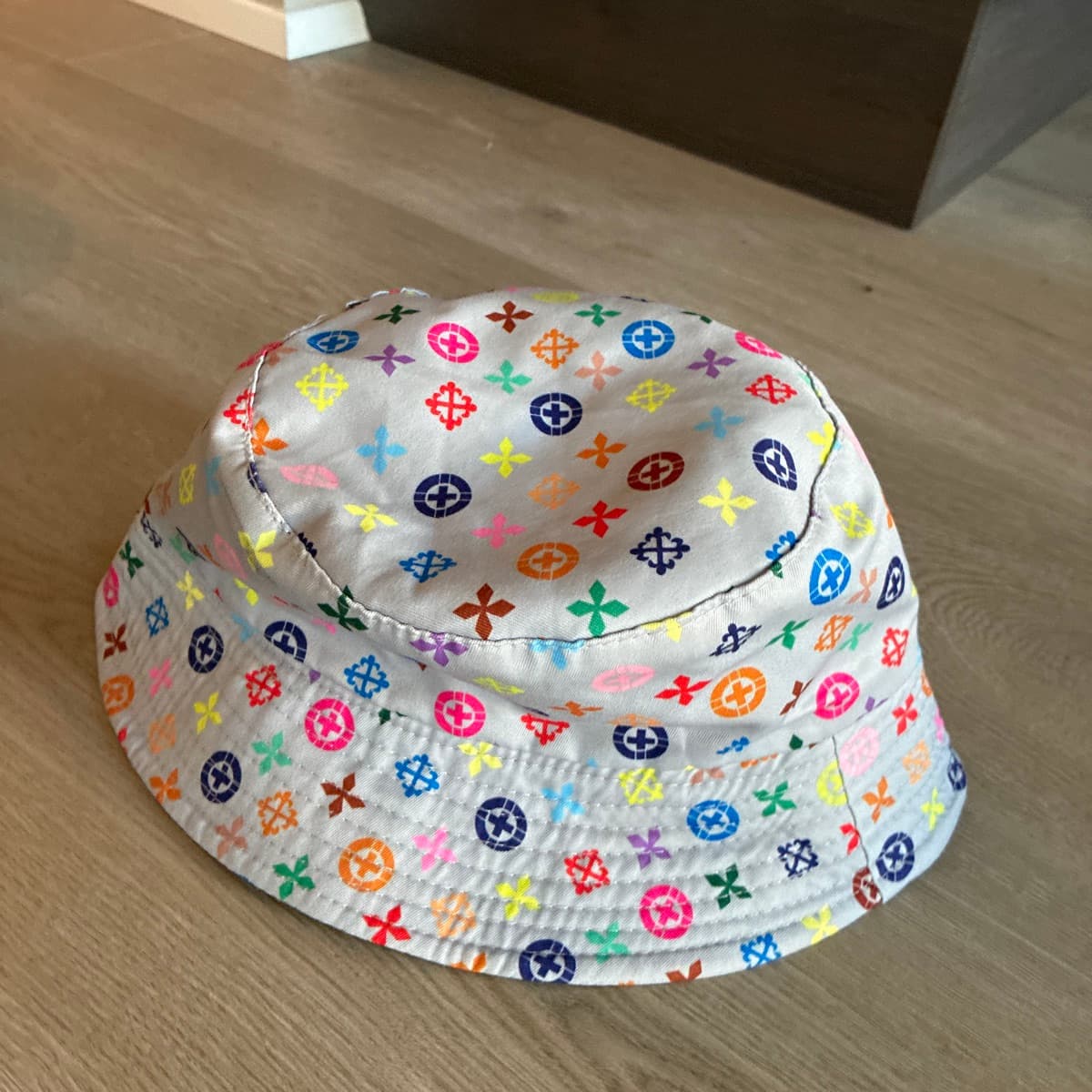 Litríkur bucket hattur
