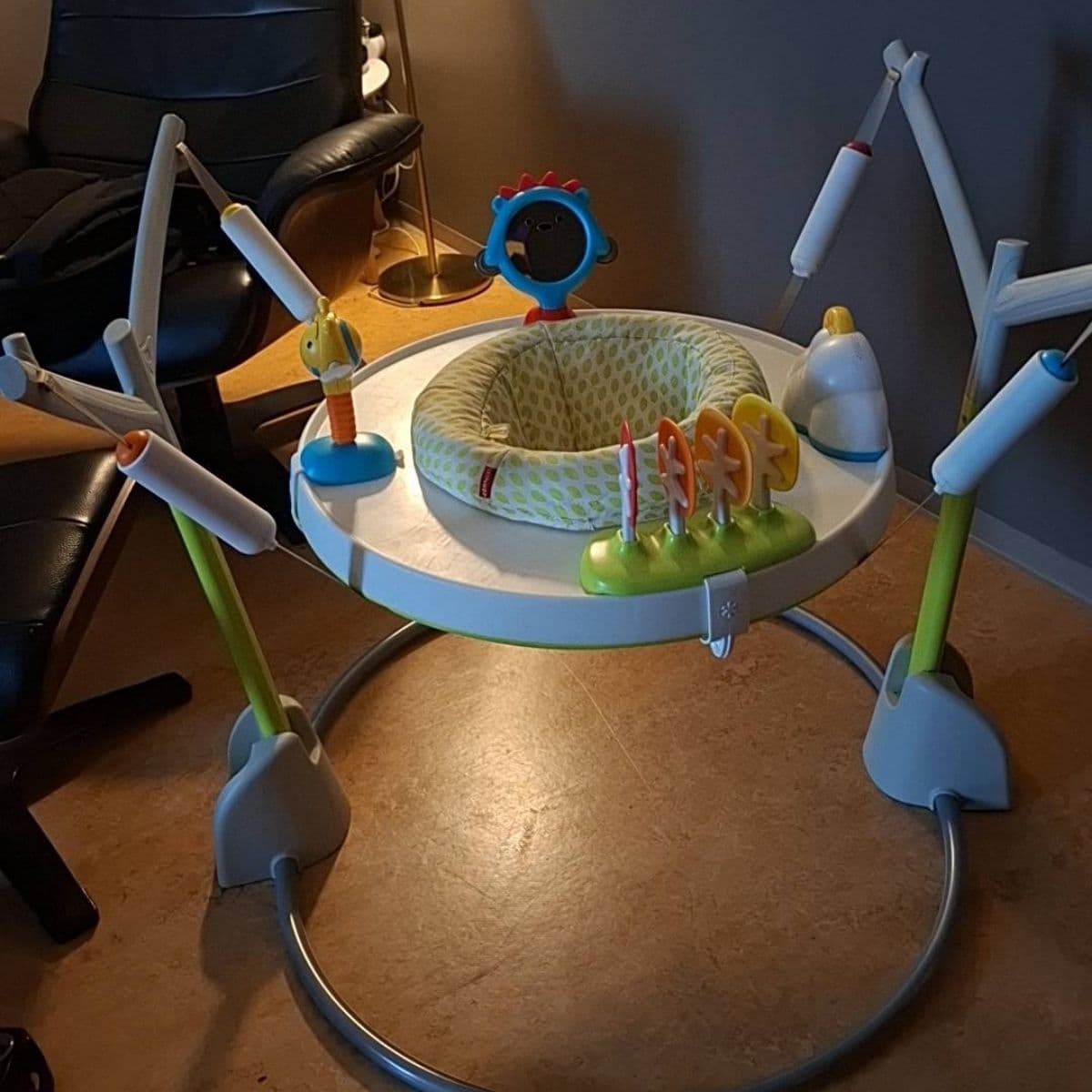 Skip Hop Jumpscape hoppuróla