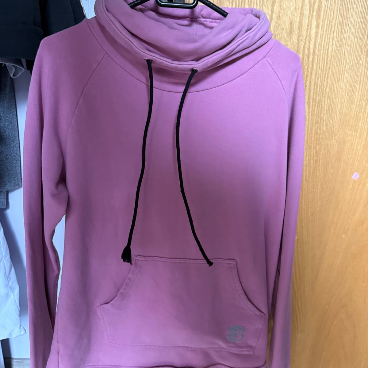 Peysa með háum kraga