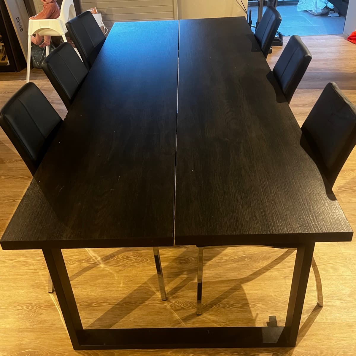 Borðstofuborð og 6 stólar