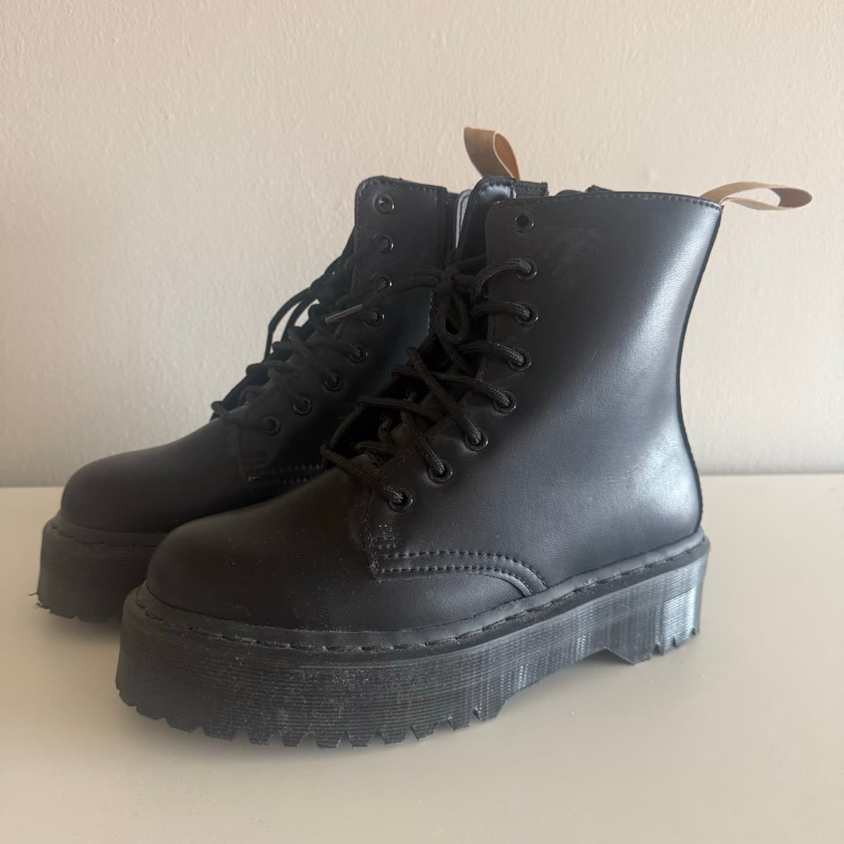 Dr. Martens Jadon stígvél