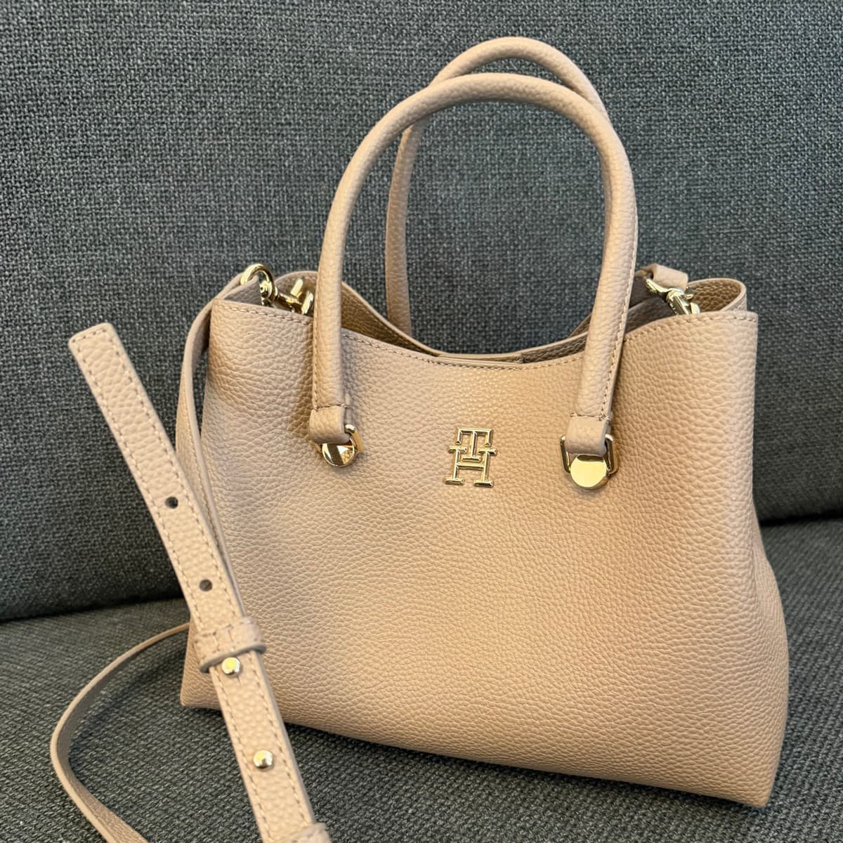 Tommy Hilfiger taska og strigaskór