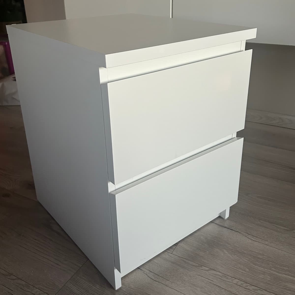 IKEA náttborð með tveimur skúffum