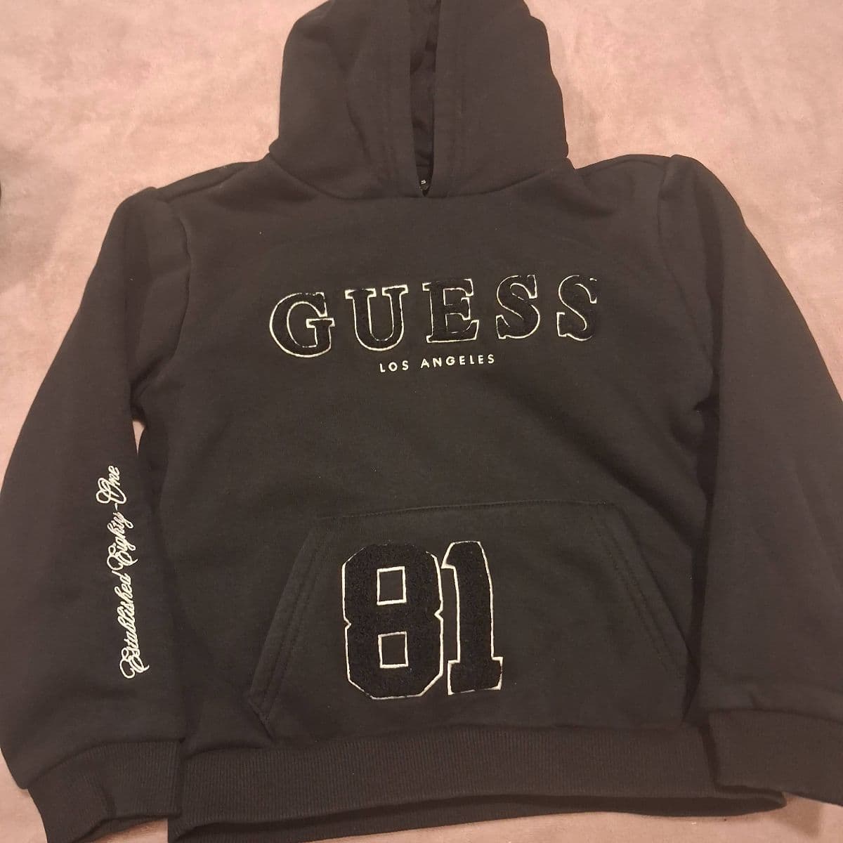 Guess hettupeysa