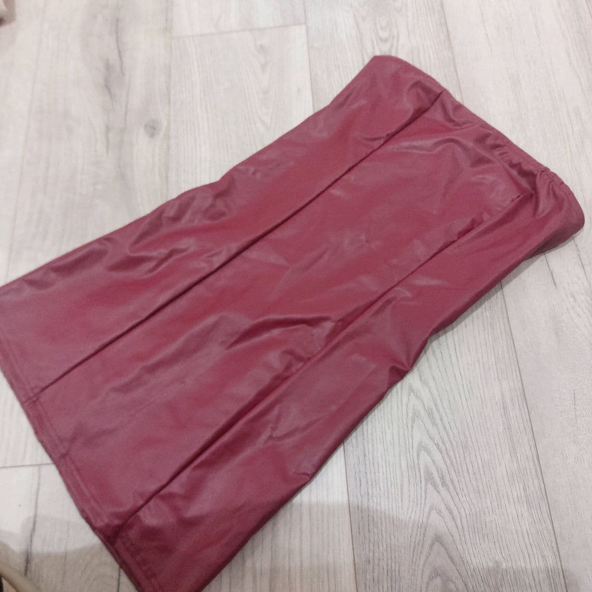 Vínrauður latex minikjóll