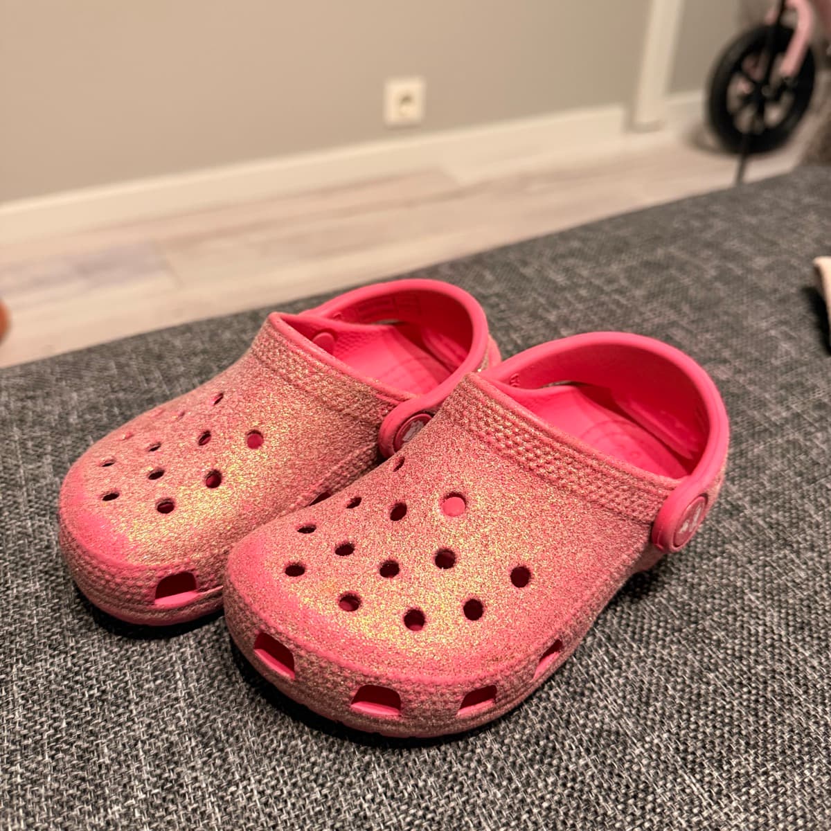 Crocs með glimmeri
