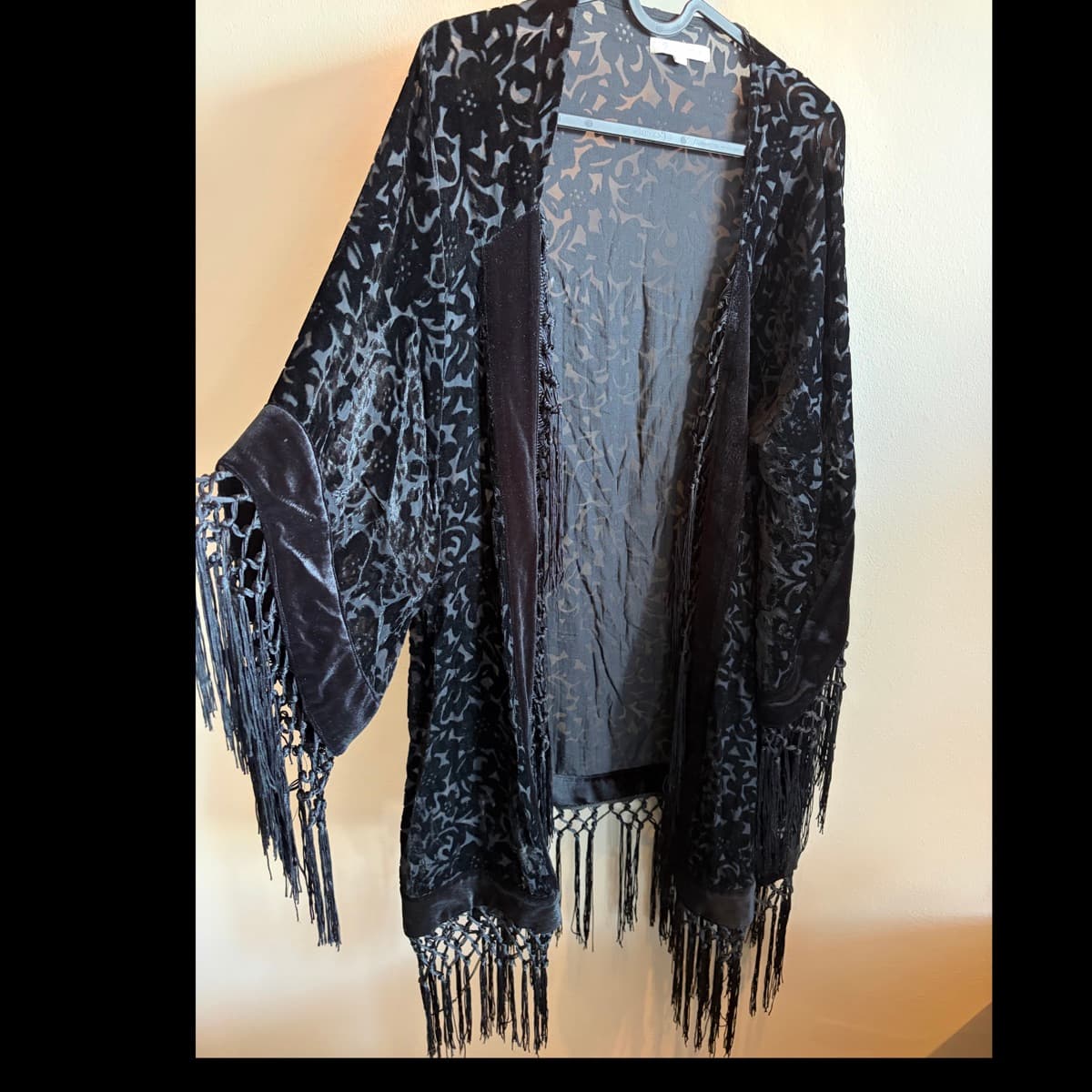 Velúr kimono með kögri