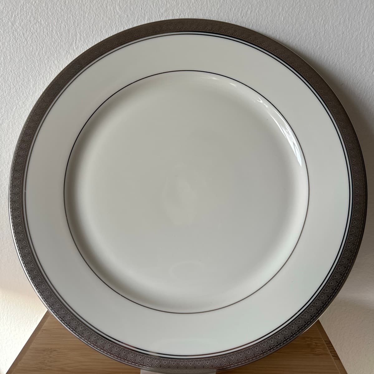 MIKASA PALATIAL PLATINUM matardiskar með silfur kanti. 7stk