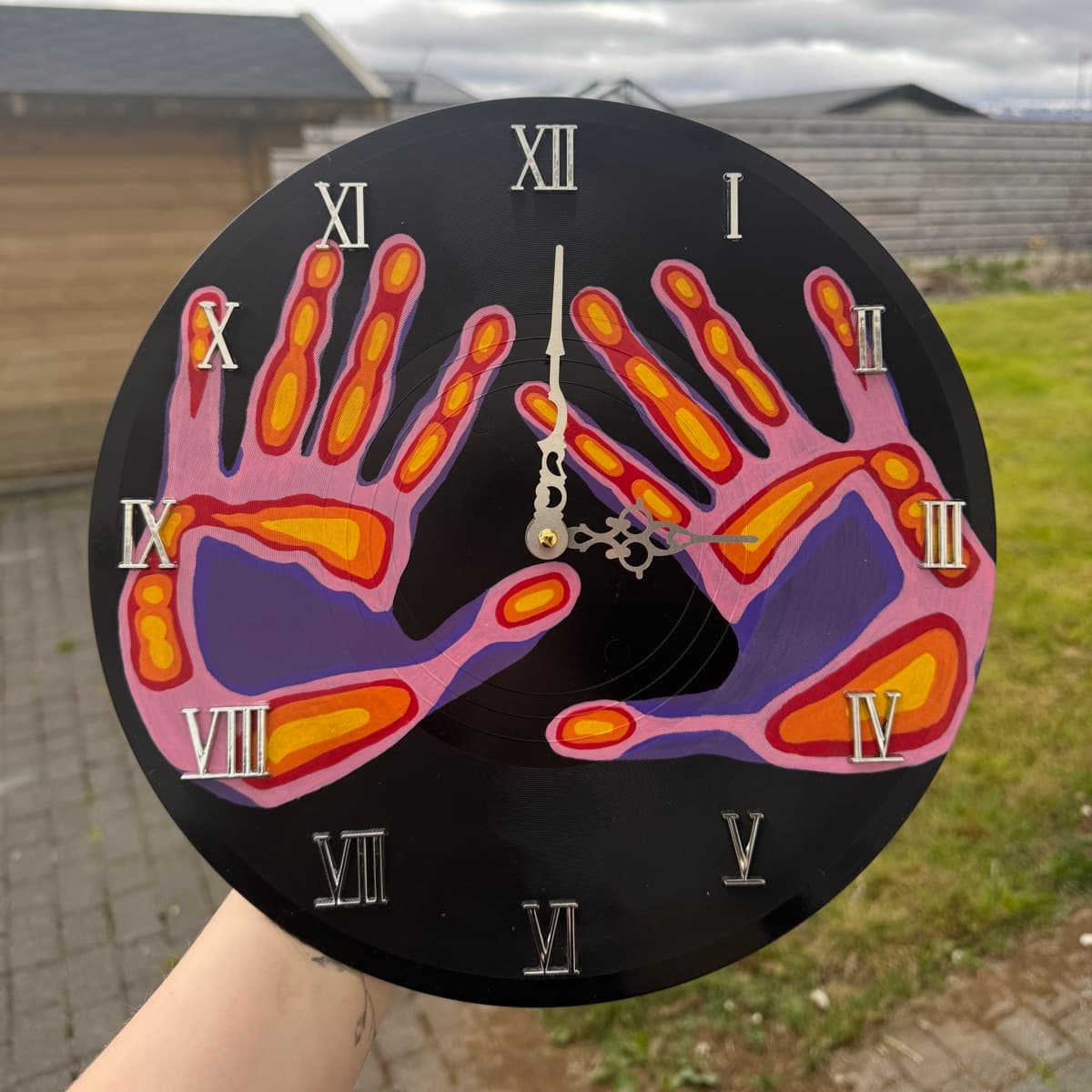 Klukka úr vínylplötu
