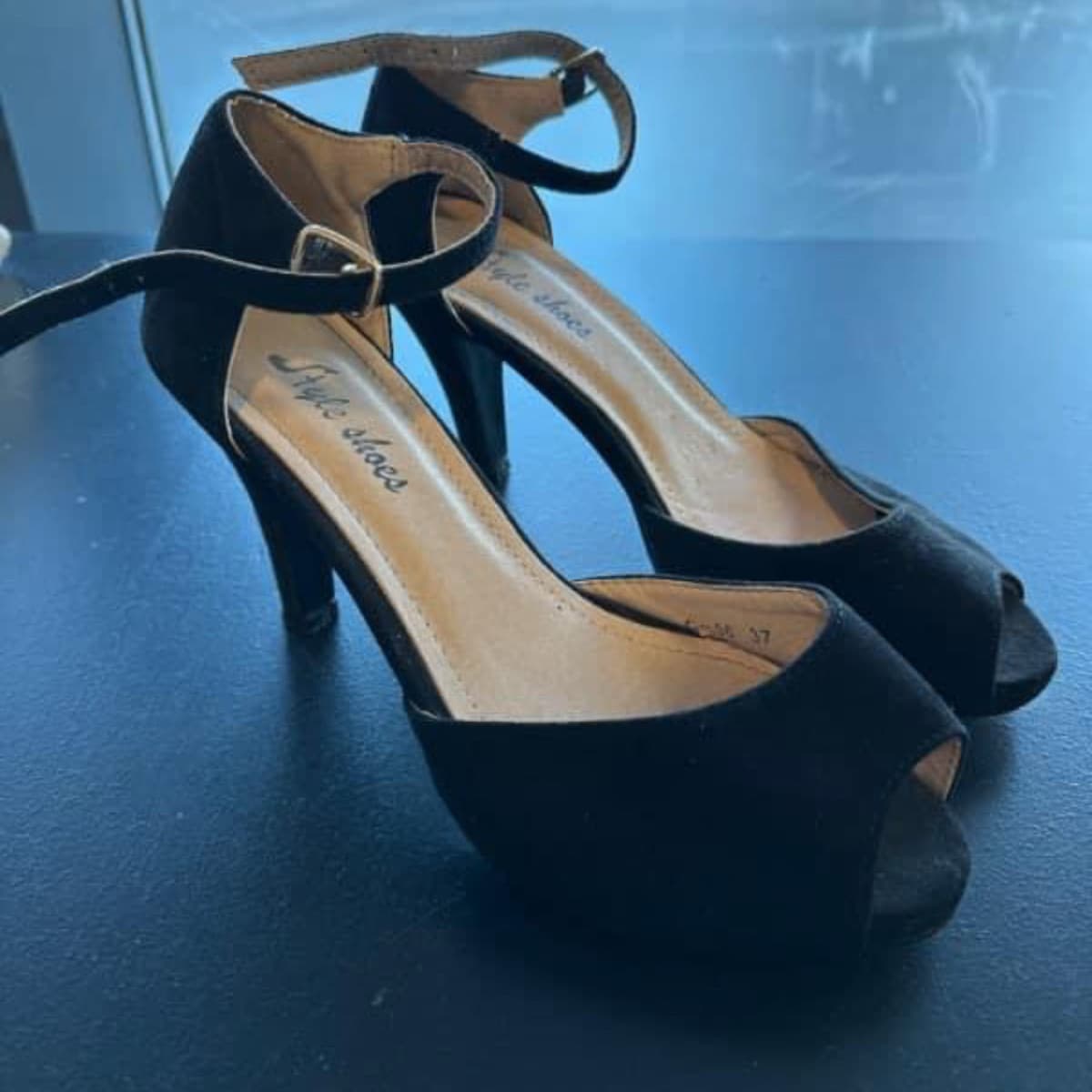 Peep-toe hælaskór
