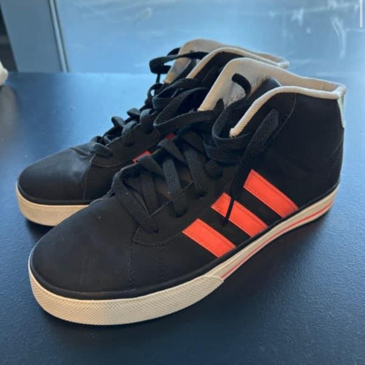 Adidas strigaskór