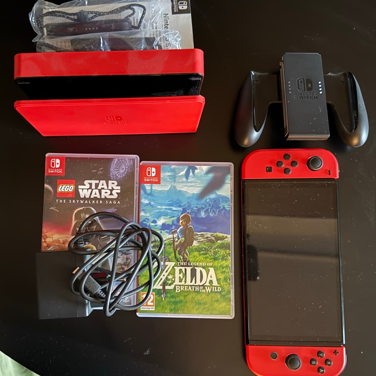 Nintendo Switch með tveimur leikjum
