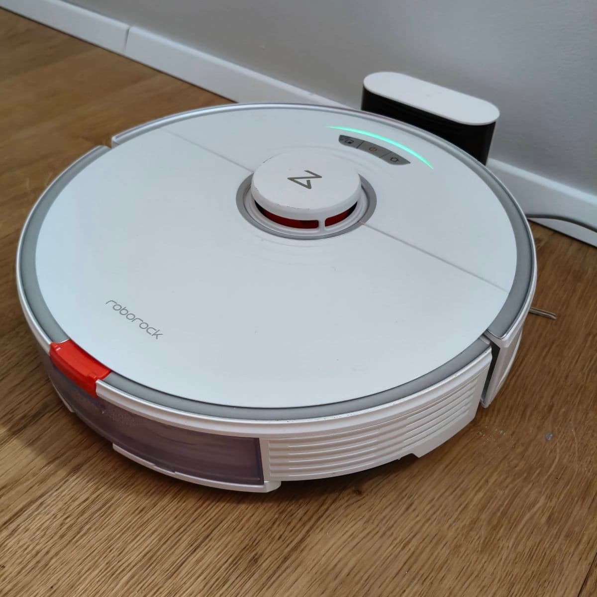 Roborock S7 ryksugu og skúringa róbot