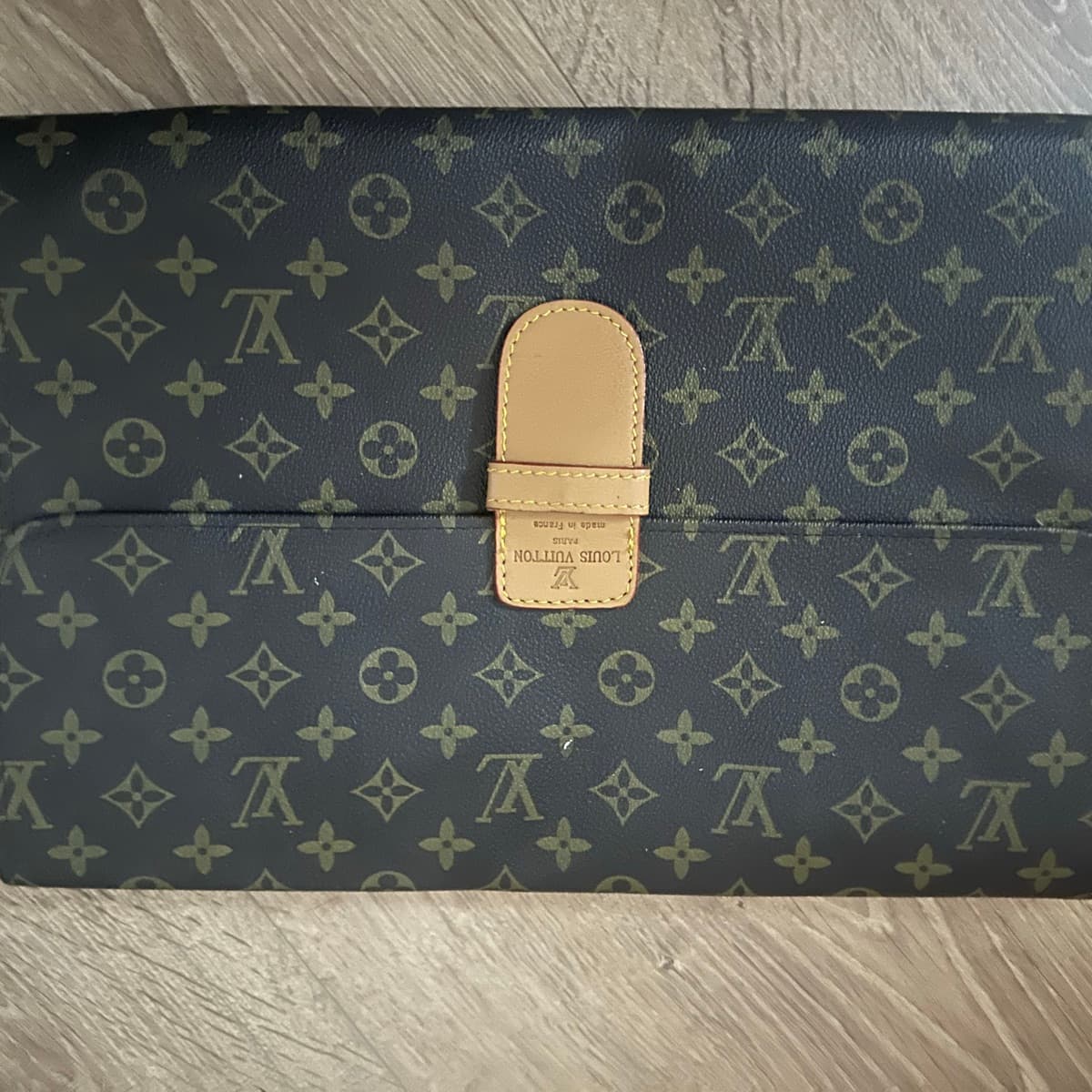 Louis Vuitton umslagstaska replica