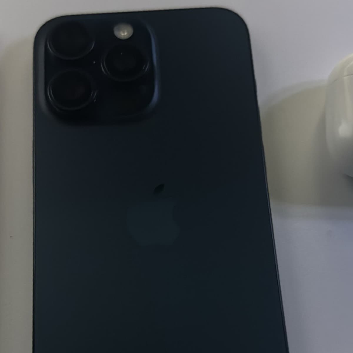 Apple iPhone og AirPods 3 pakki