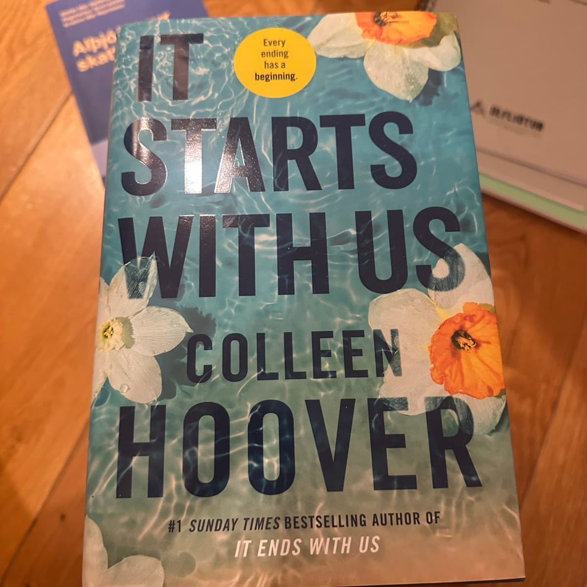 It Starts with Us eftir Colleen Hoover Hardcover