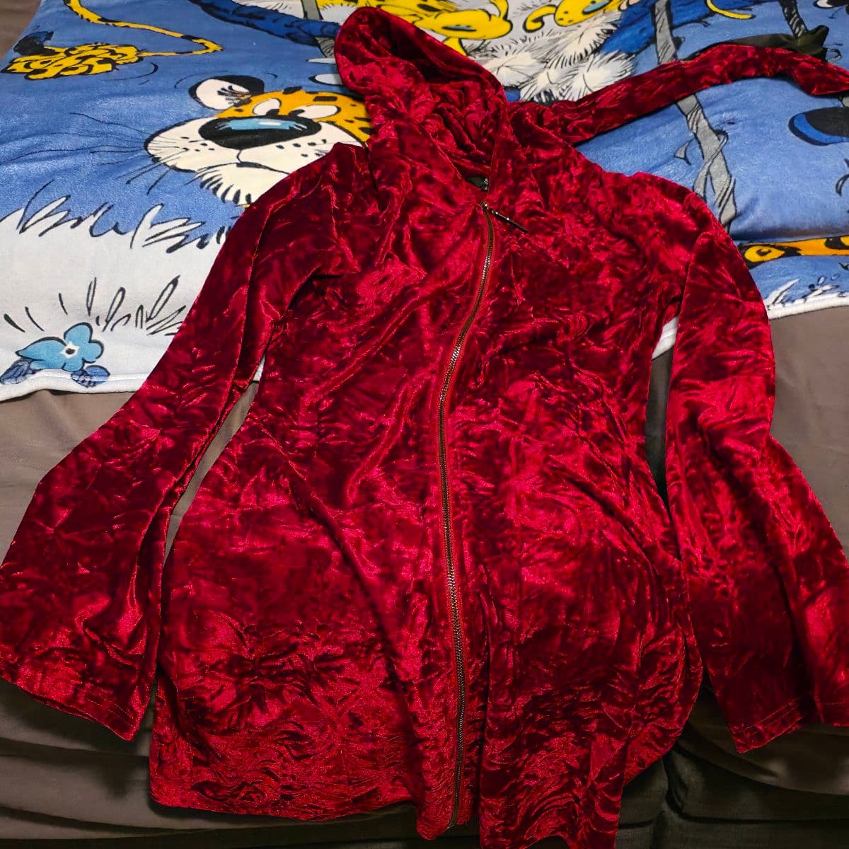 Banned Apparel flauelskjóll með hettu