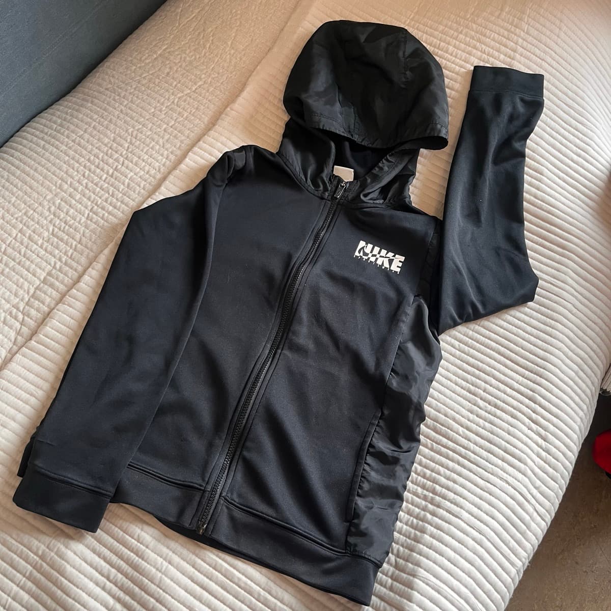 Nike hettupeysa