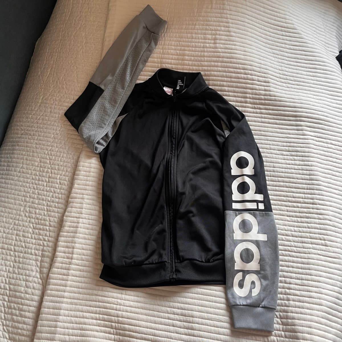 Adidas peysa