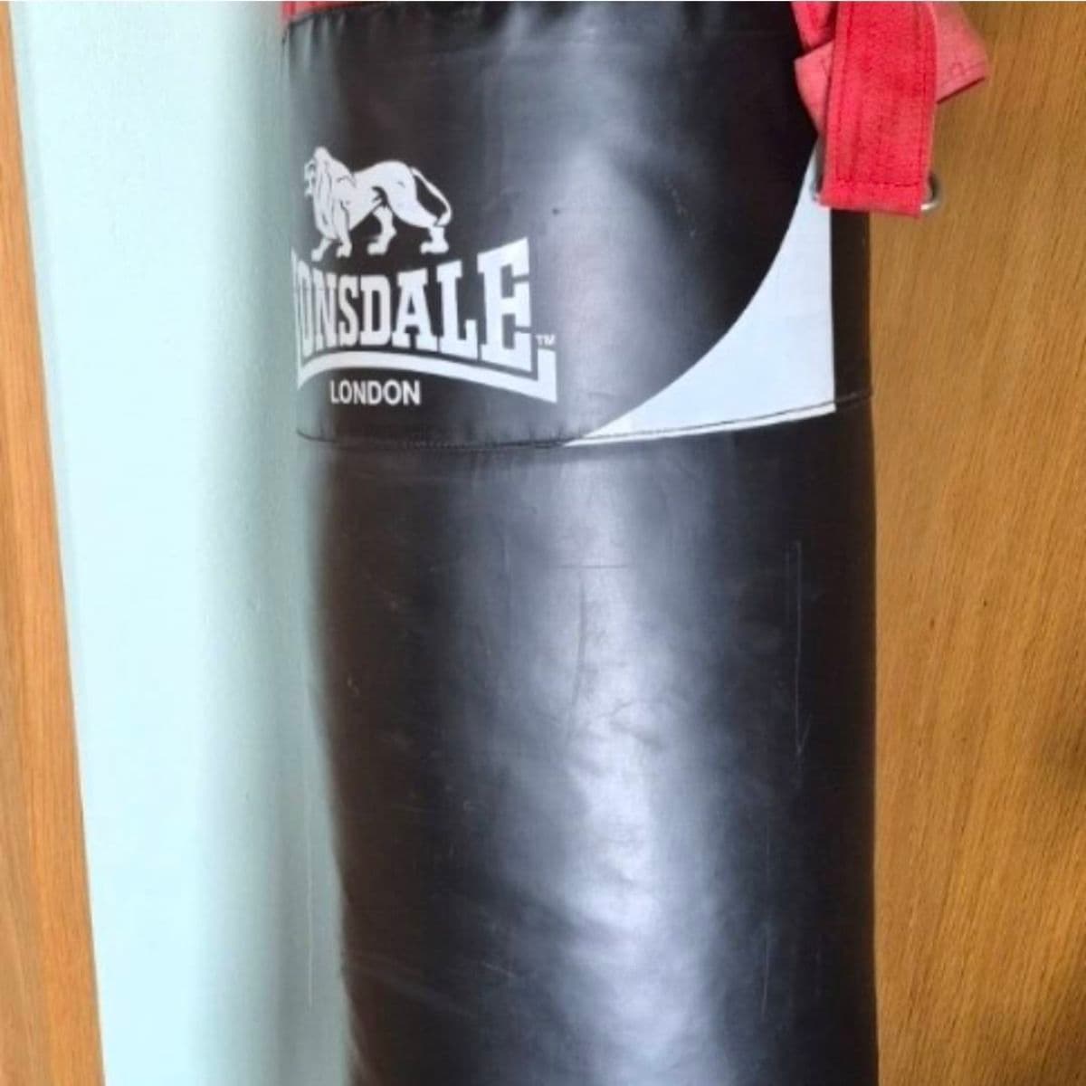 Lonsdale boxpúði og Venum boxhanskar