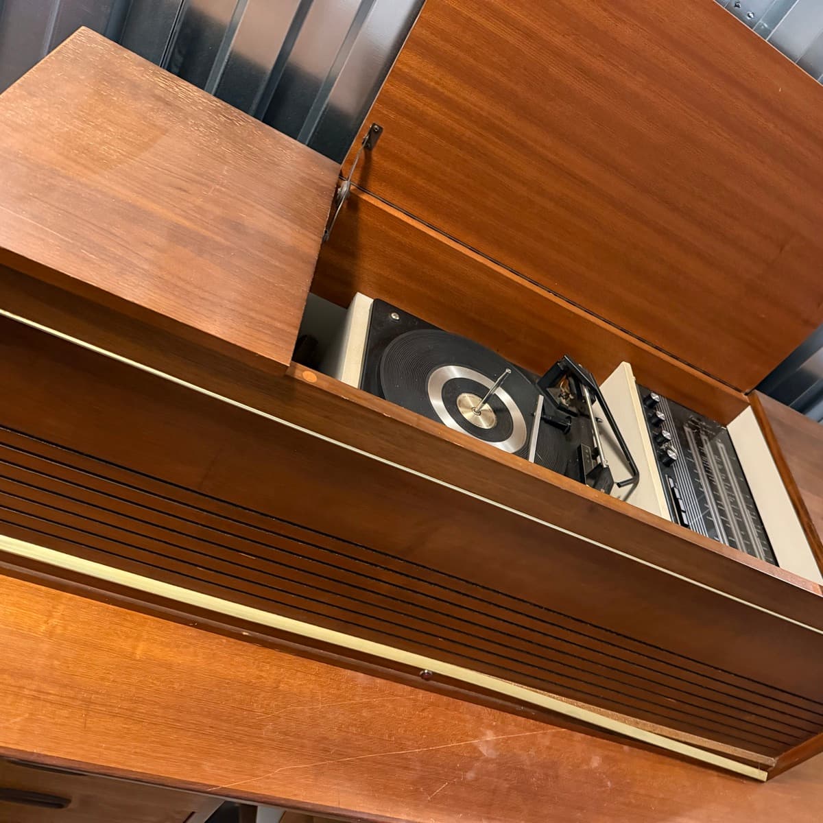 Retro hljómtækjaskápur