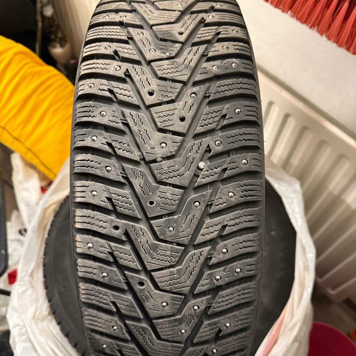 4 Hankook nagladekk, 195/65R15