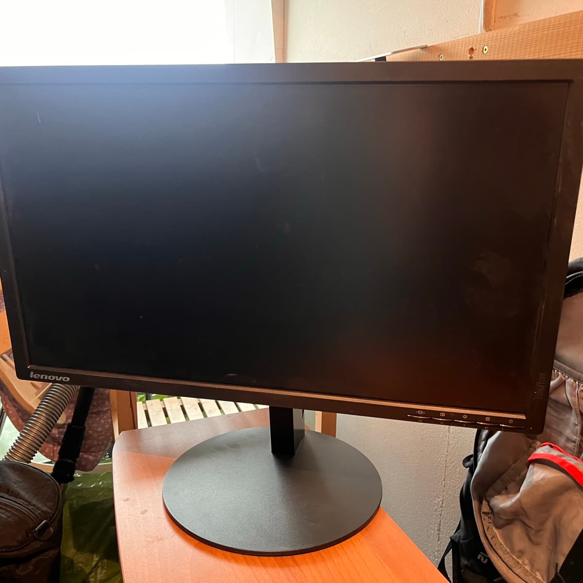Lenovo tölvuskjár