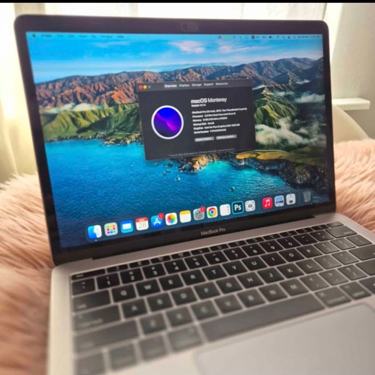 MacBook Pro 13" (2017) + USB-C Hub – Space Gray