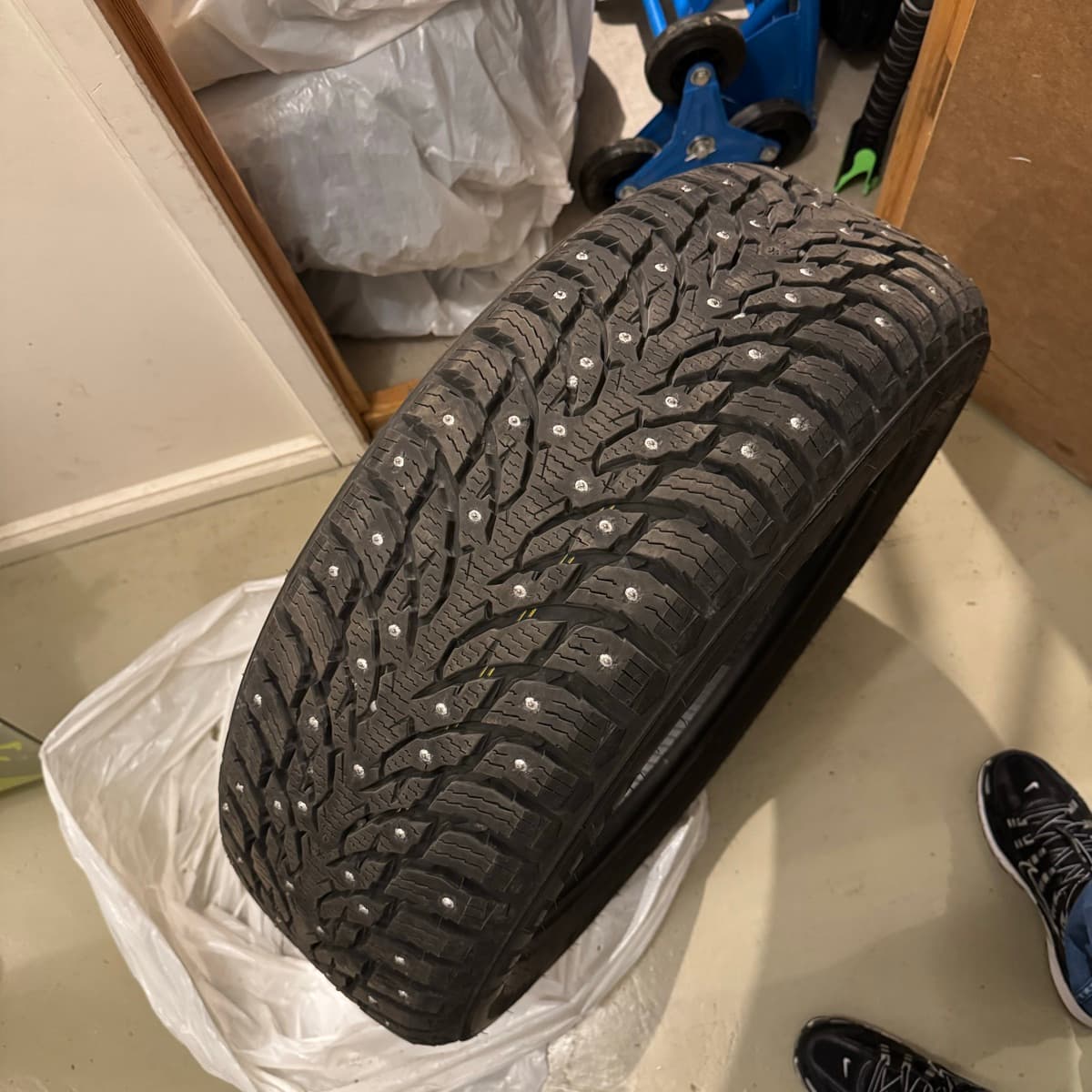 Nordman North 9 nagladekk 235/60R18