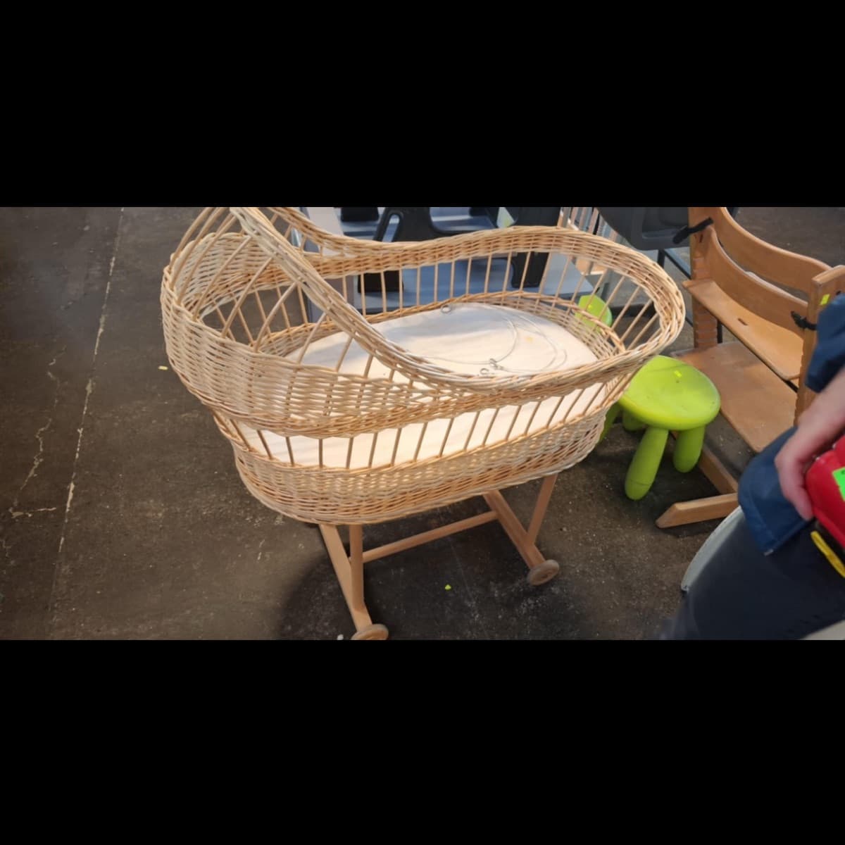 Vöggukarfa á hjólastandi
