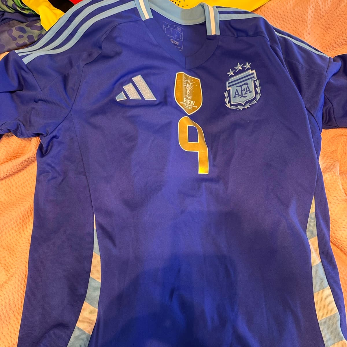 Adidas landsliðstreyja Argentínu, J. Álvarez