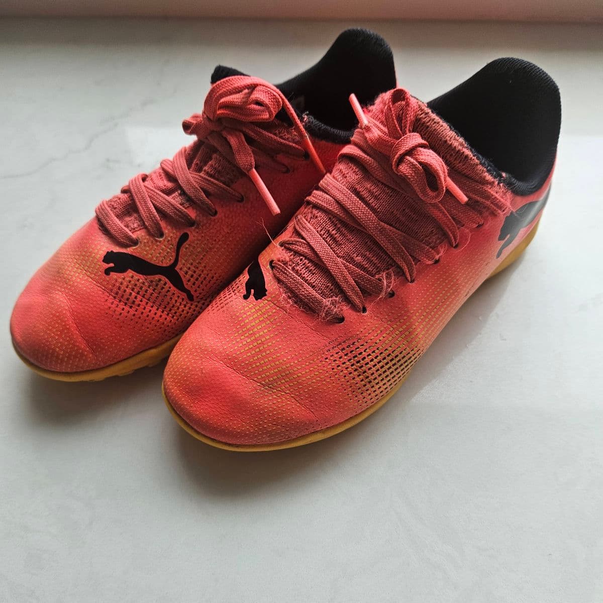 Puma fótboltaskór