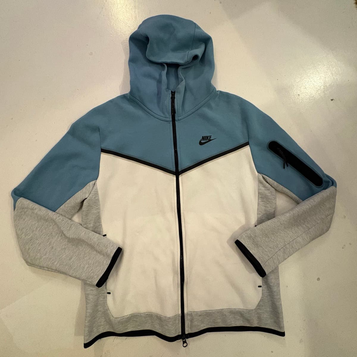 Nike Tech Fleece peysa