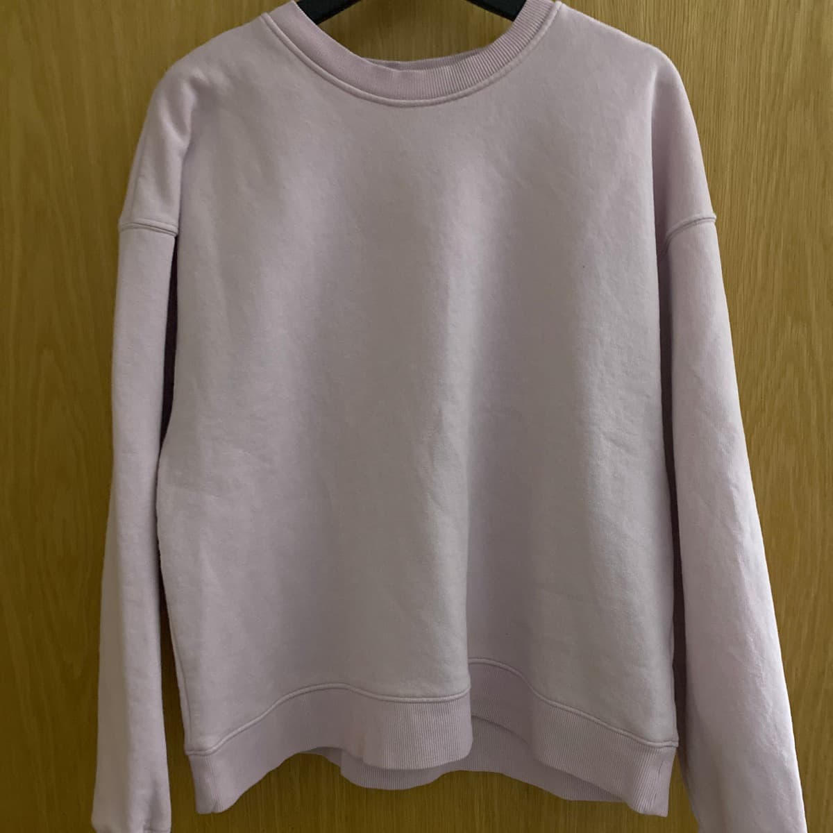 Bleik crewneck peysa