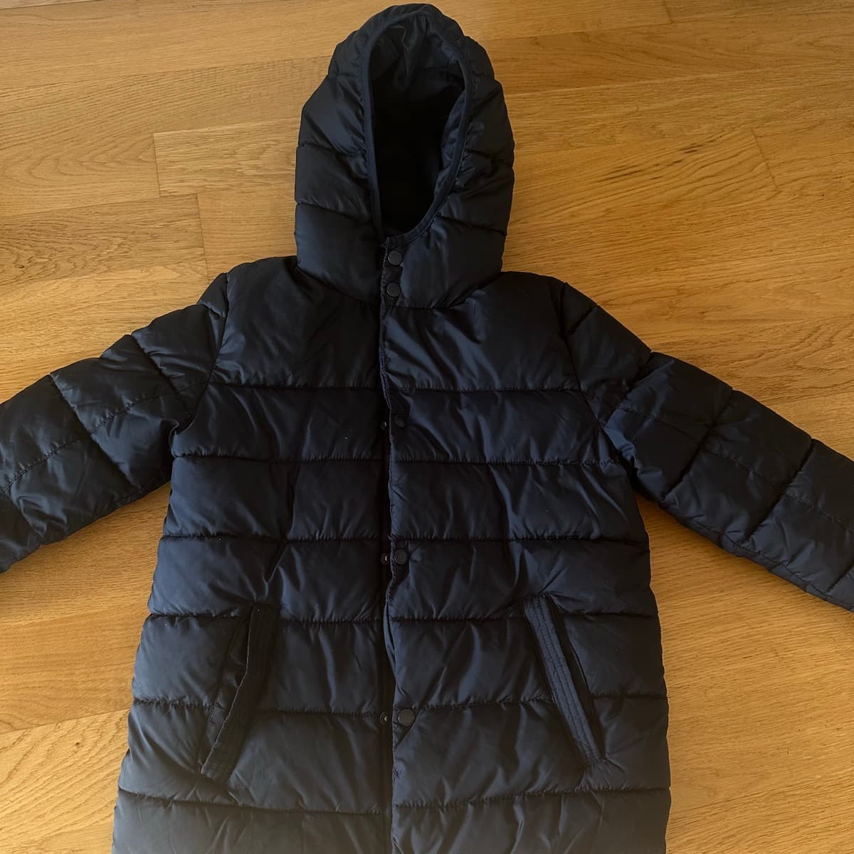 Dökkblá úlpa frá Zara boys