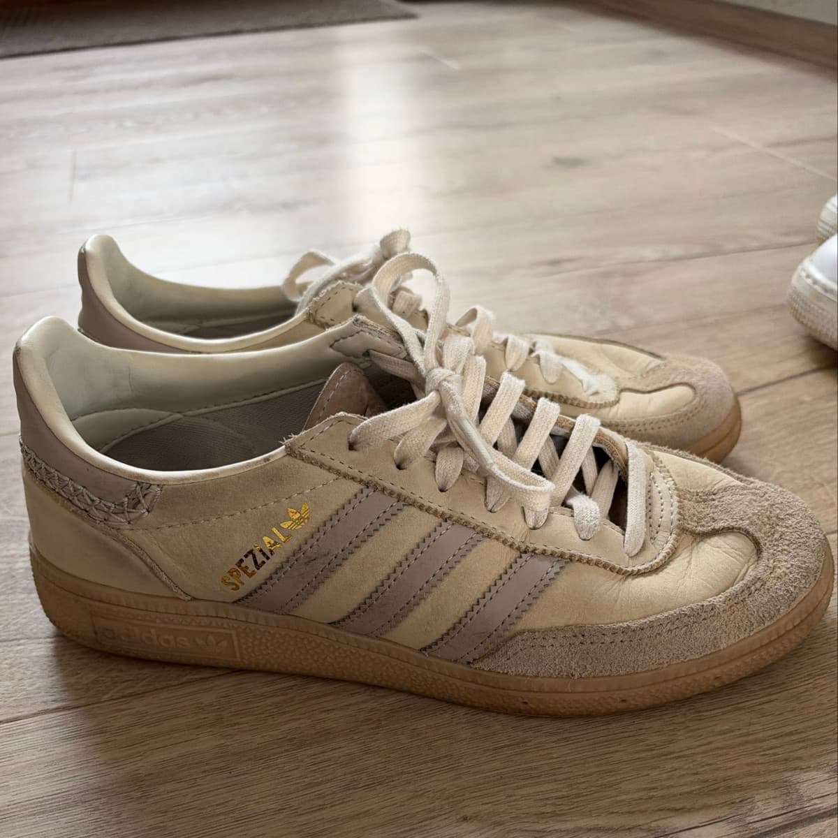 Adidas Spezial skór