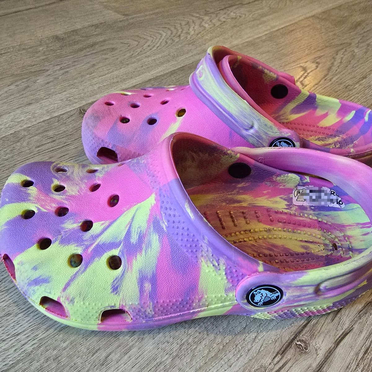 crocs marbled tie dye pink barnaskór