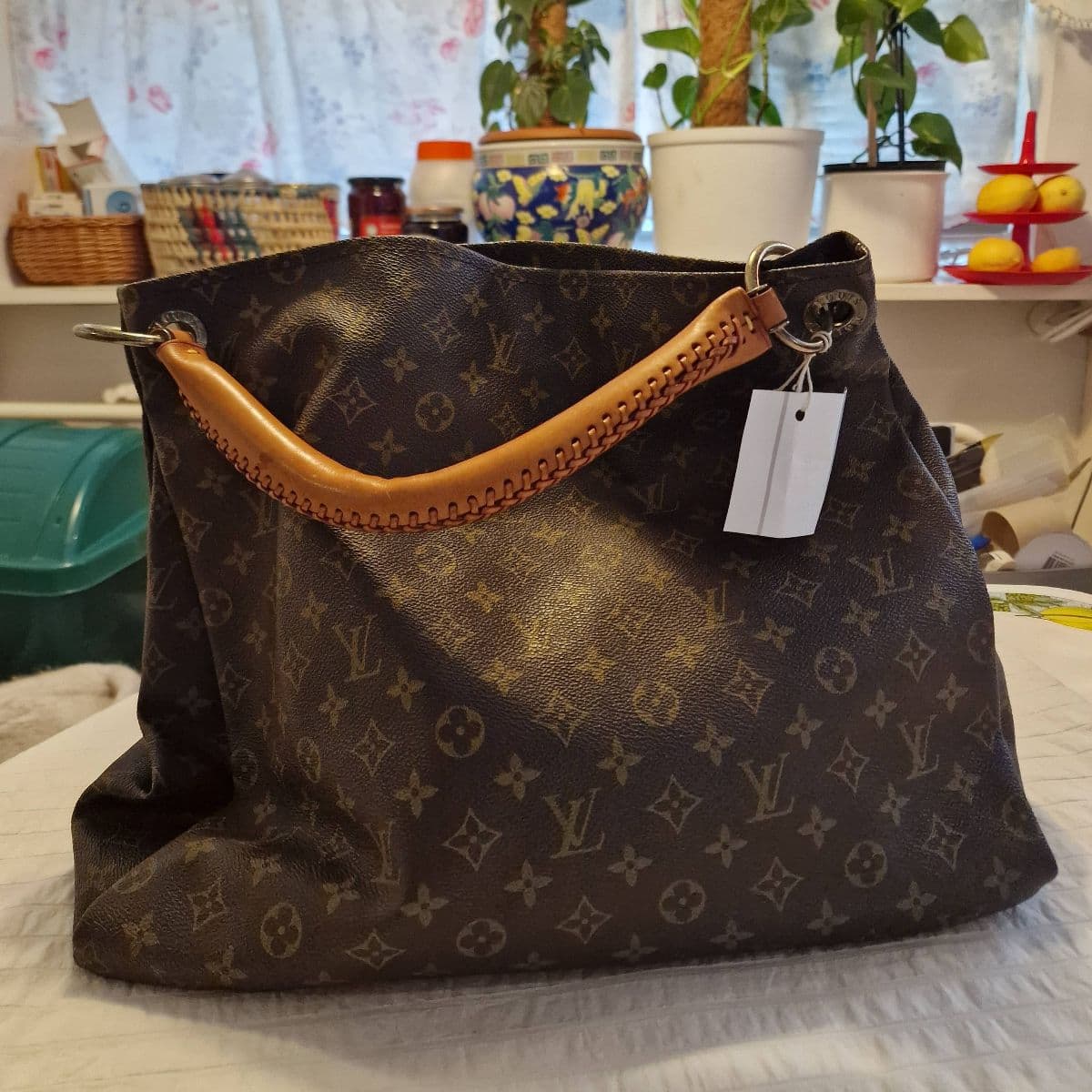 Louis Vuitton Artsy MM taska