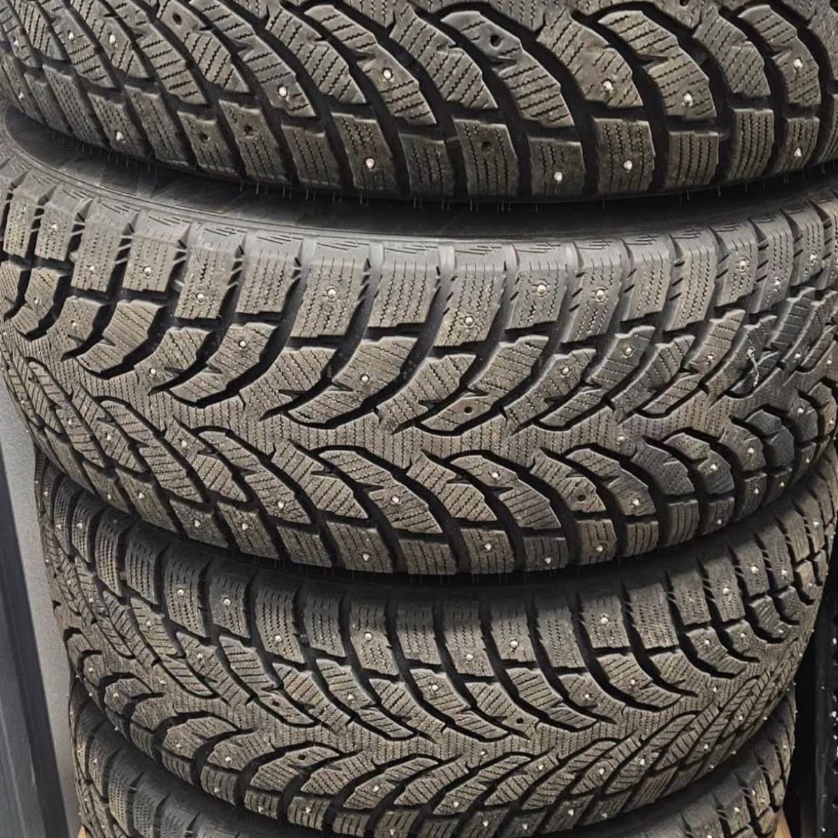 18” Nagladekk á álfelgum undan 120 LandCruiser