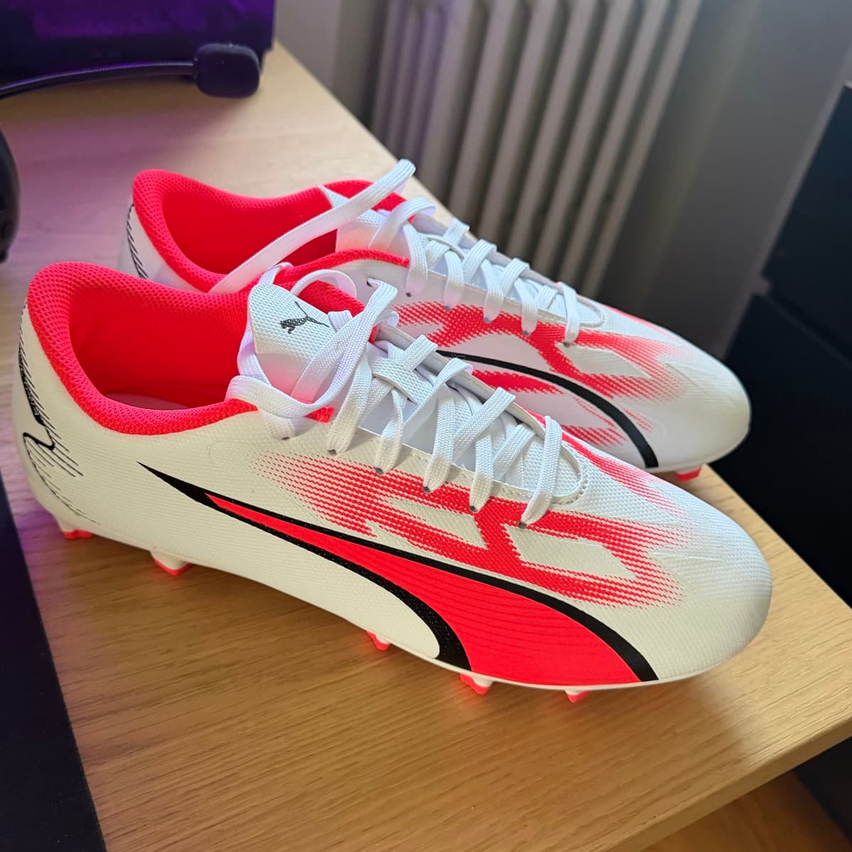Ónotaðir Puma Ultra Play fótboltaskór