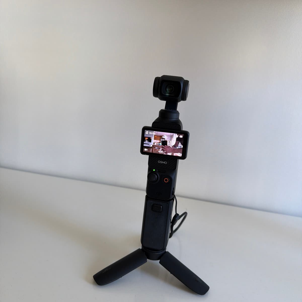 DJI Osmo Pocket 3 með þrífæti