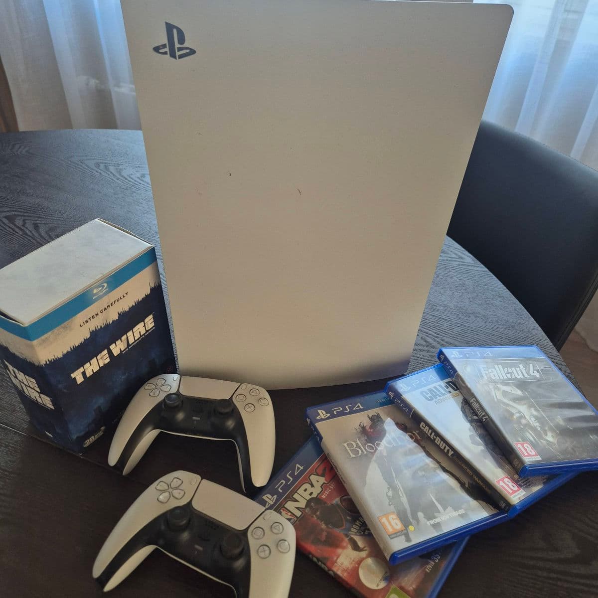 PlayStation 5, 2 fjarstýringar og leikir