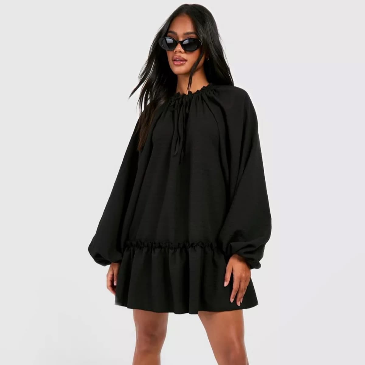 Boohoo svartur smock kjóll