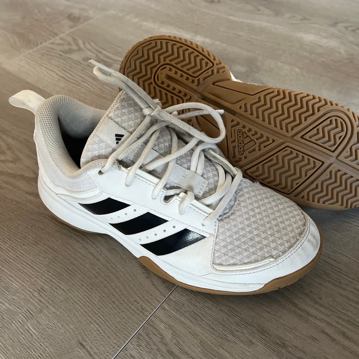 Adidas innanhússkór