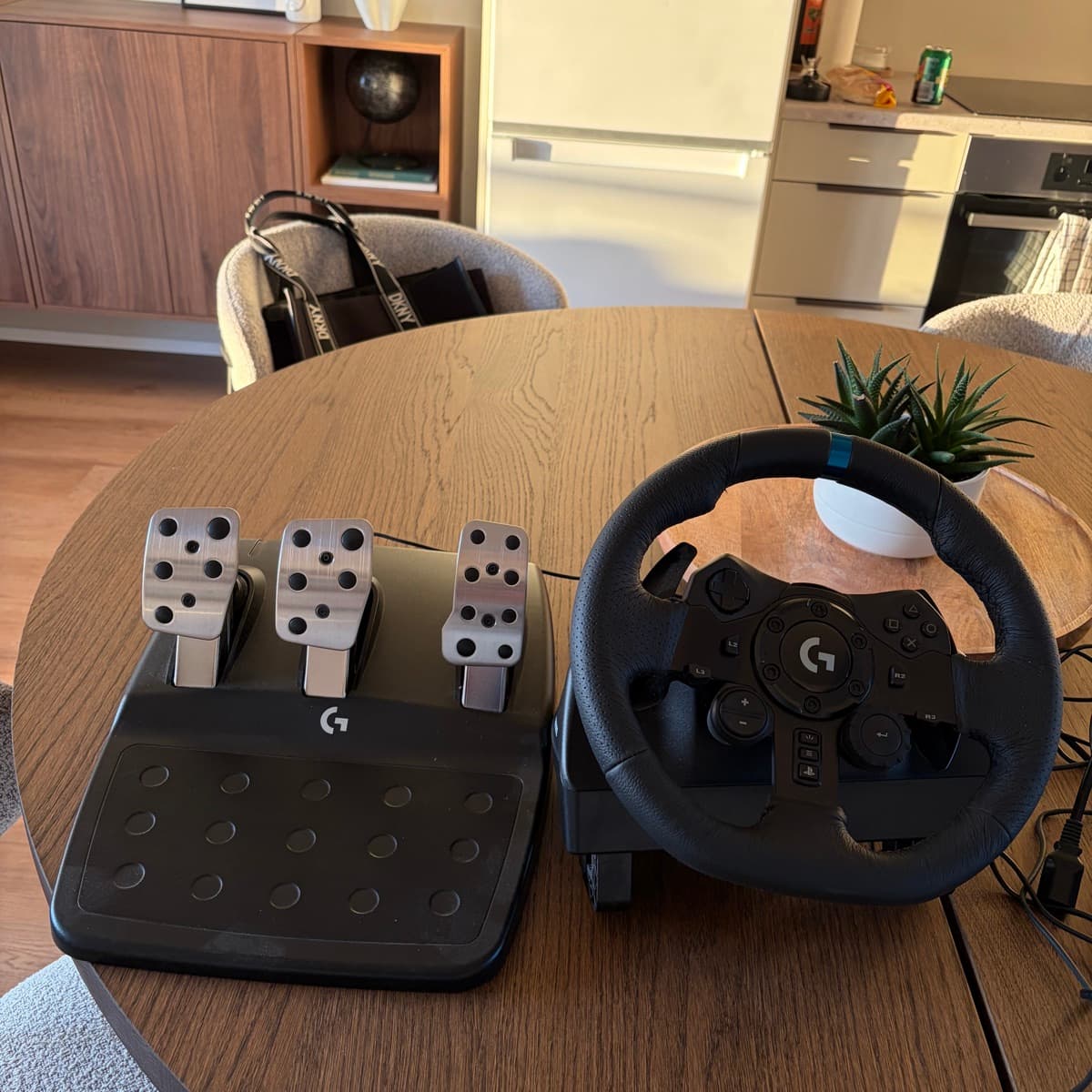Logitech G leikjastýri og pedalar