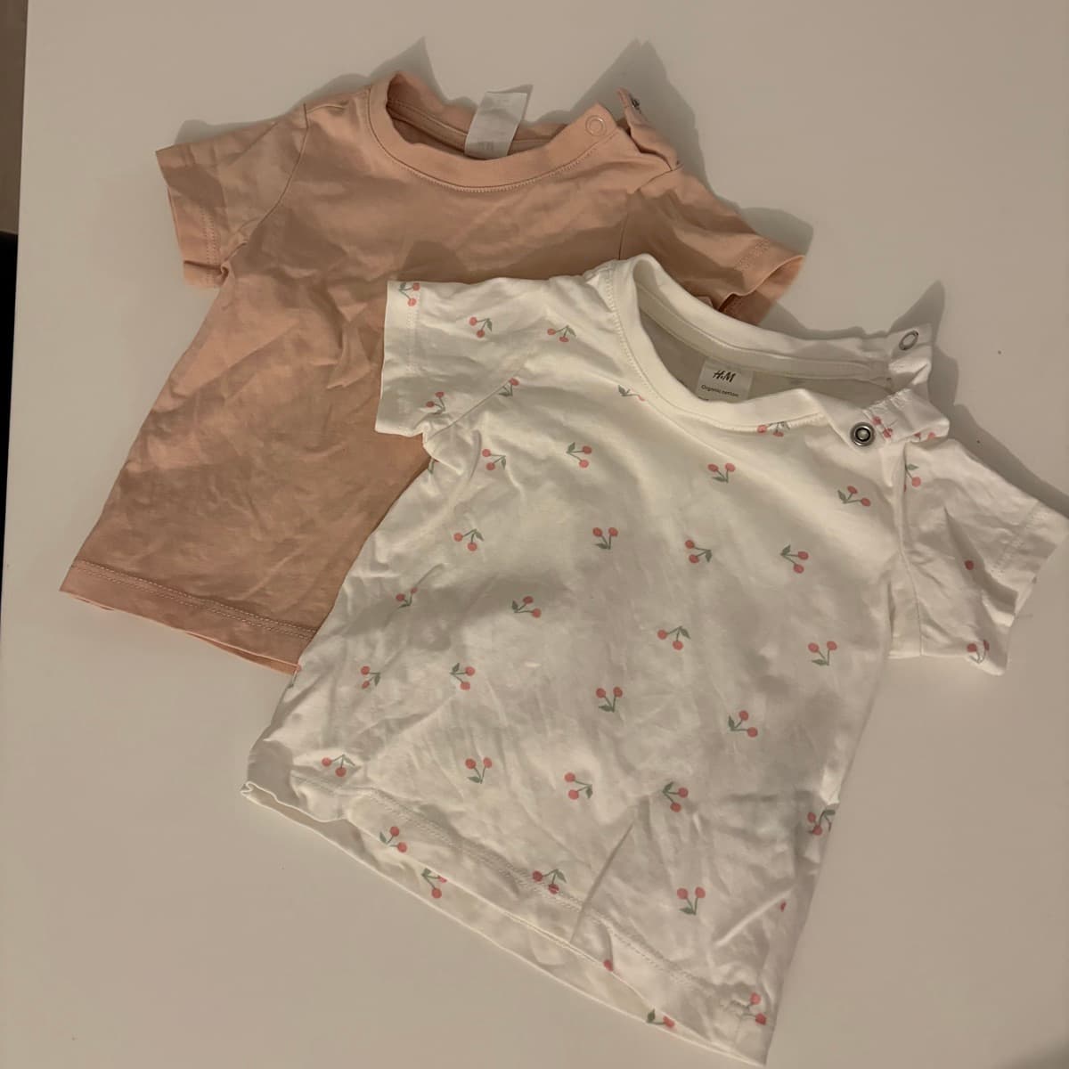 Tveir H&M bolir