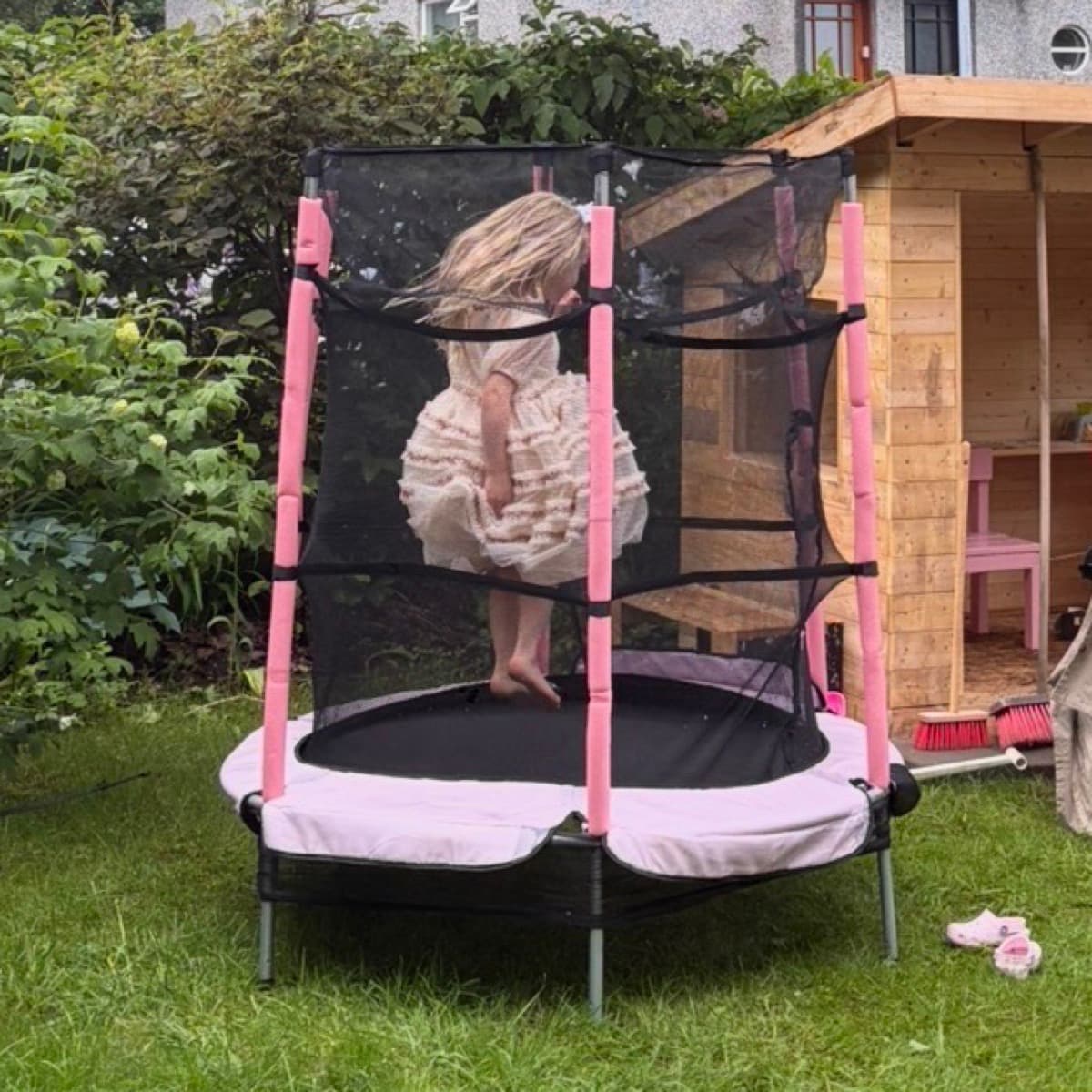 Trampólín með öryggisneti