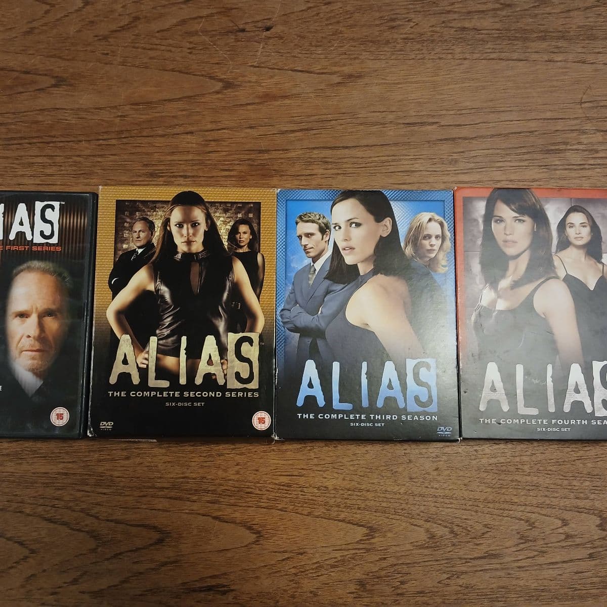 Alias DVD seríur 1-4