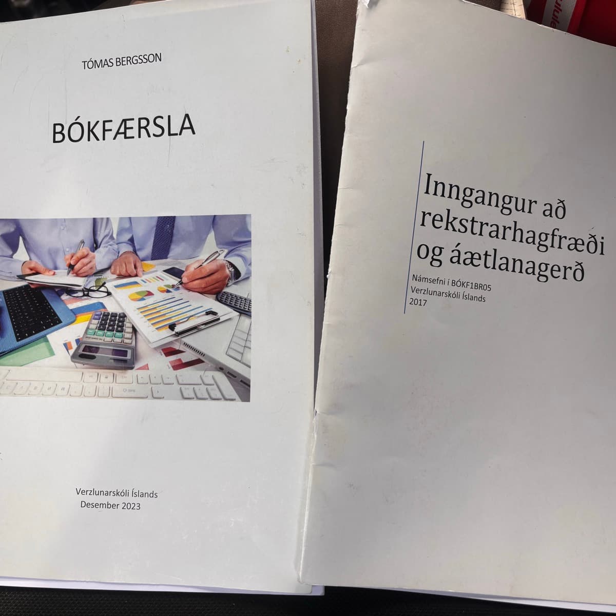 Kennslubækur í bókhald og hagfræði